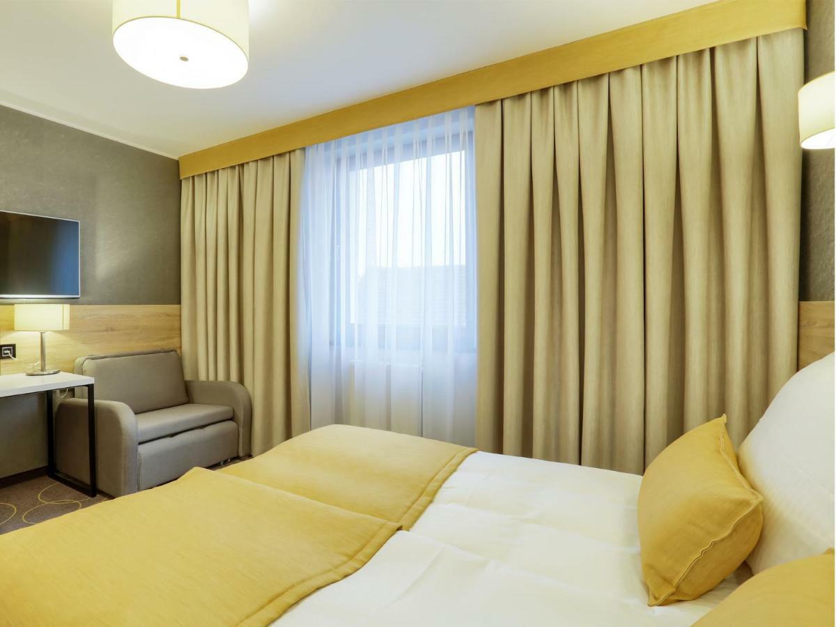Hotel Antek Zlinice Exterior photo
